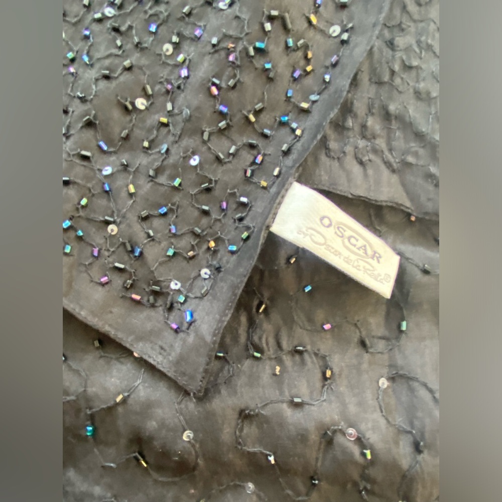Oscar de la Renta 100% silk shawl, scarf wrap pashmina, made in India - Picture 11 of 11